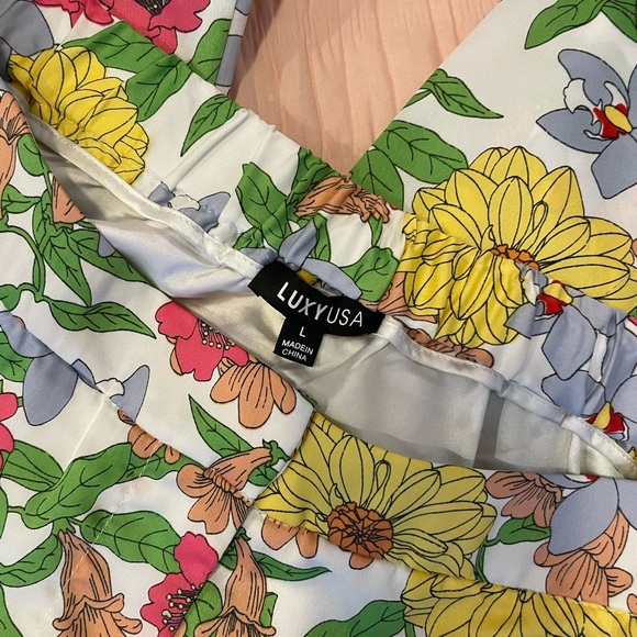 Beautiful flowered pants! - Picture 5 of 6